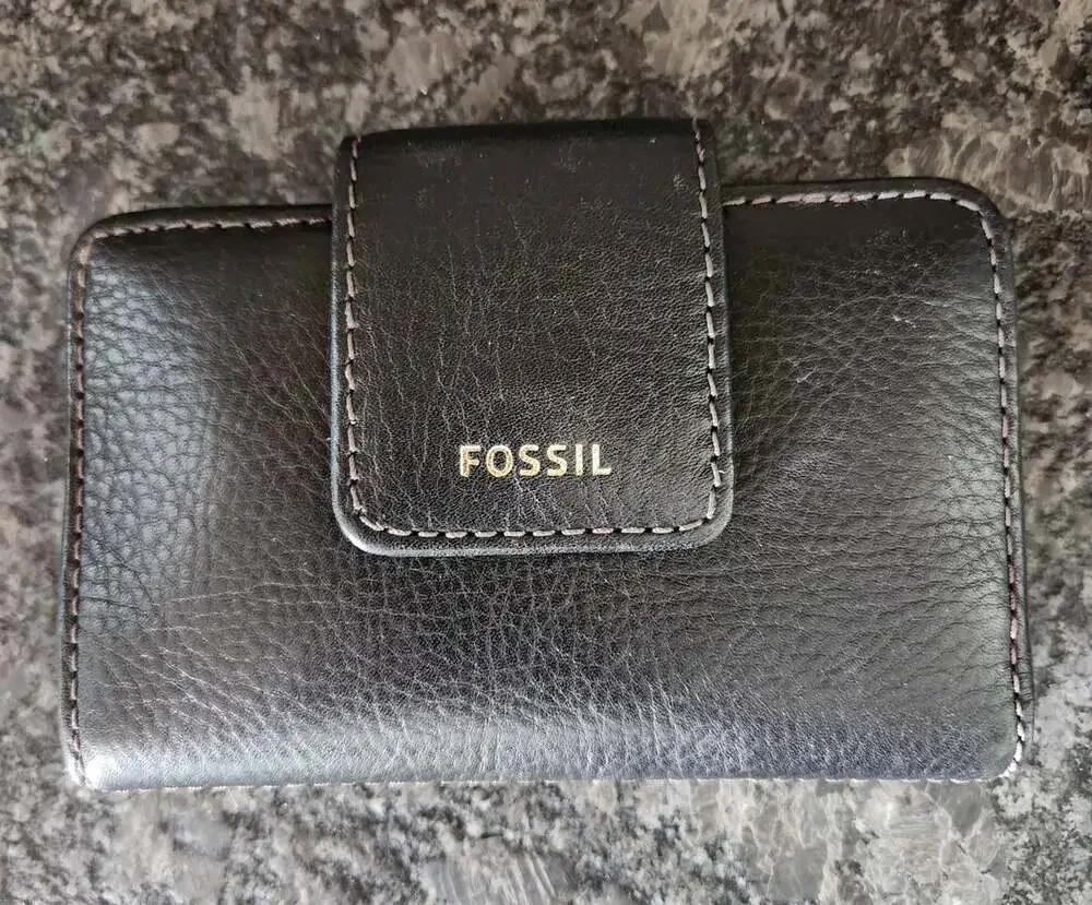 Fossil Madison Tab Multifunction Black Pebbled Leather Wallet
